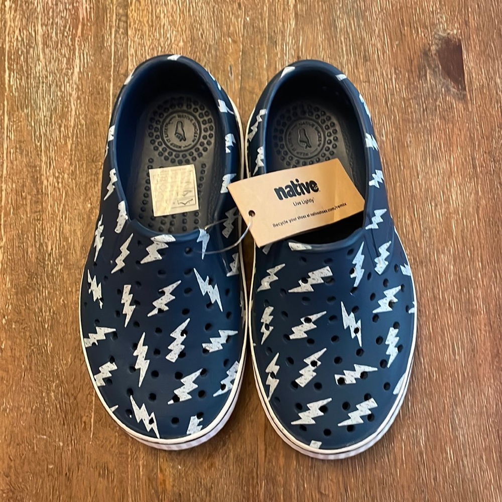 Native Miles shoes- NWT size C10, navy with lightening bolt